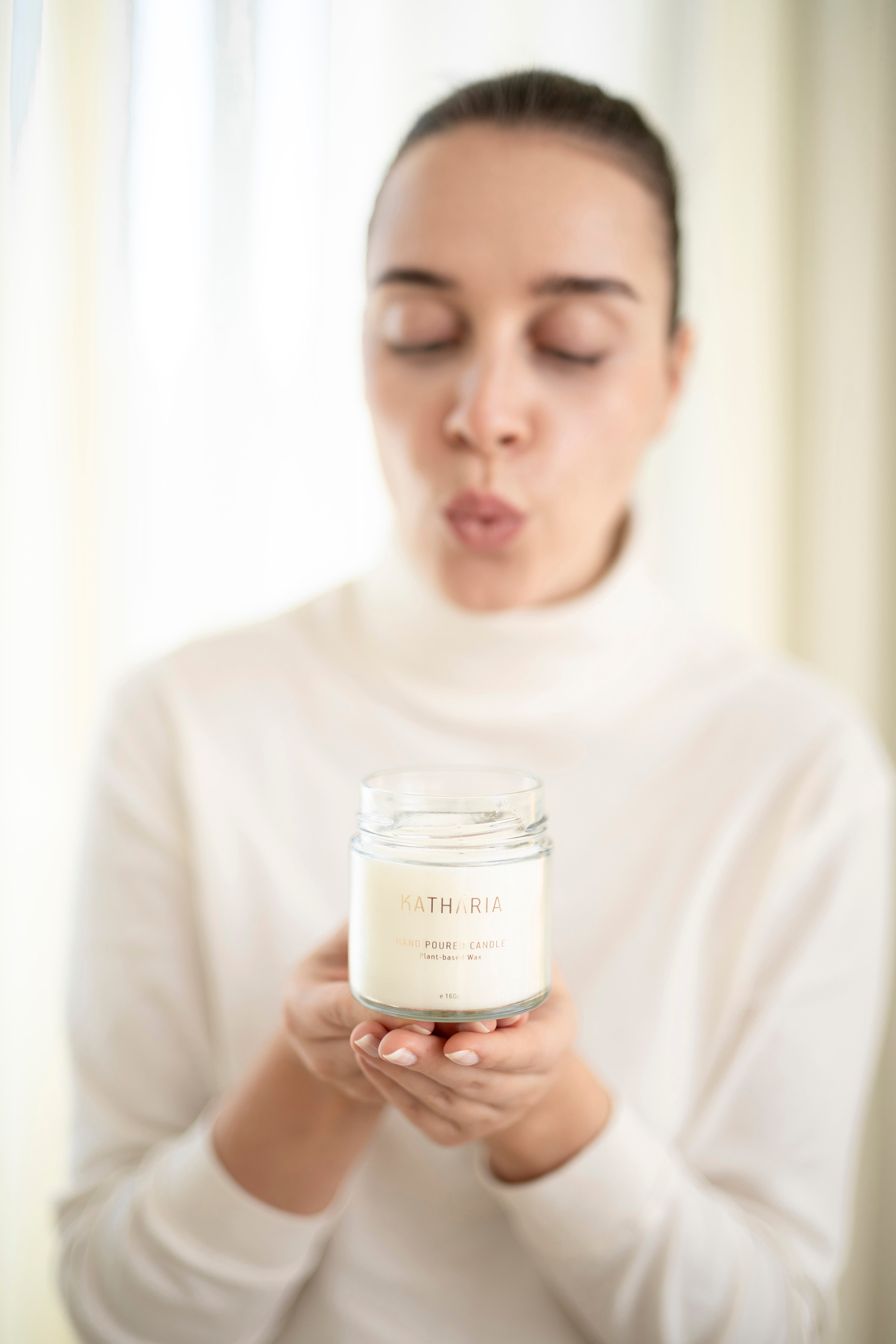 Kvinde med duftlys fra Kathária