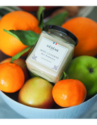 Glas med Hédéne honning, Luzerne des Ardennes,  i en frugtskål,  Frankrig