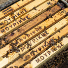 Bi stade med bier fra MOYPIKHE  fra Grækenland