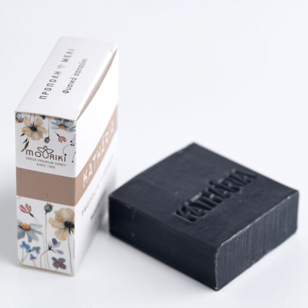 Boks og stykke sæbe fra Kathária  med  honning og propolis, fra Grækenland